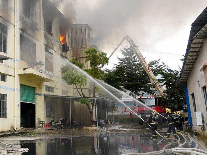 广西梧州消防：某箱包厂发生火灾致一人遇难起火原因正调查(图5)