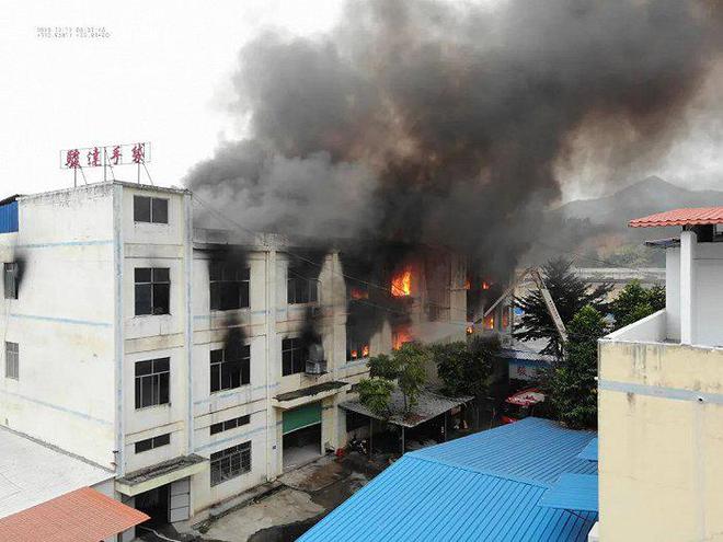 广西梧州消防：某箱包厂发生火灾致一人遇难起火原因正调查(图4)