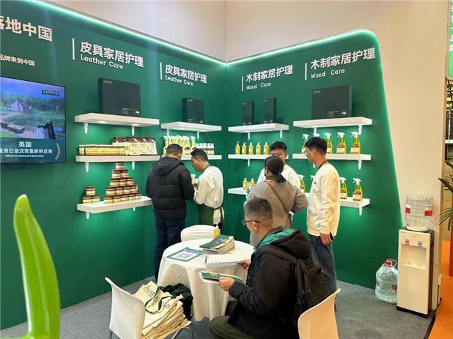 博鱼体育奥克伍德OAKWOOD亮相CCF上海百货展一站式DIY皮具护理成现场焦点(图7)